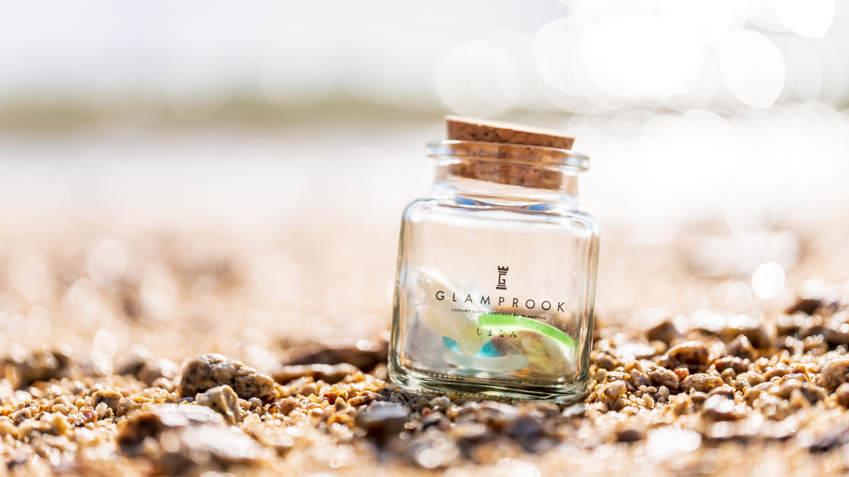 シーグラス用にGLAMPROOKロゴ入り瓶をご用意しております