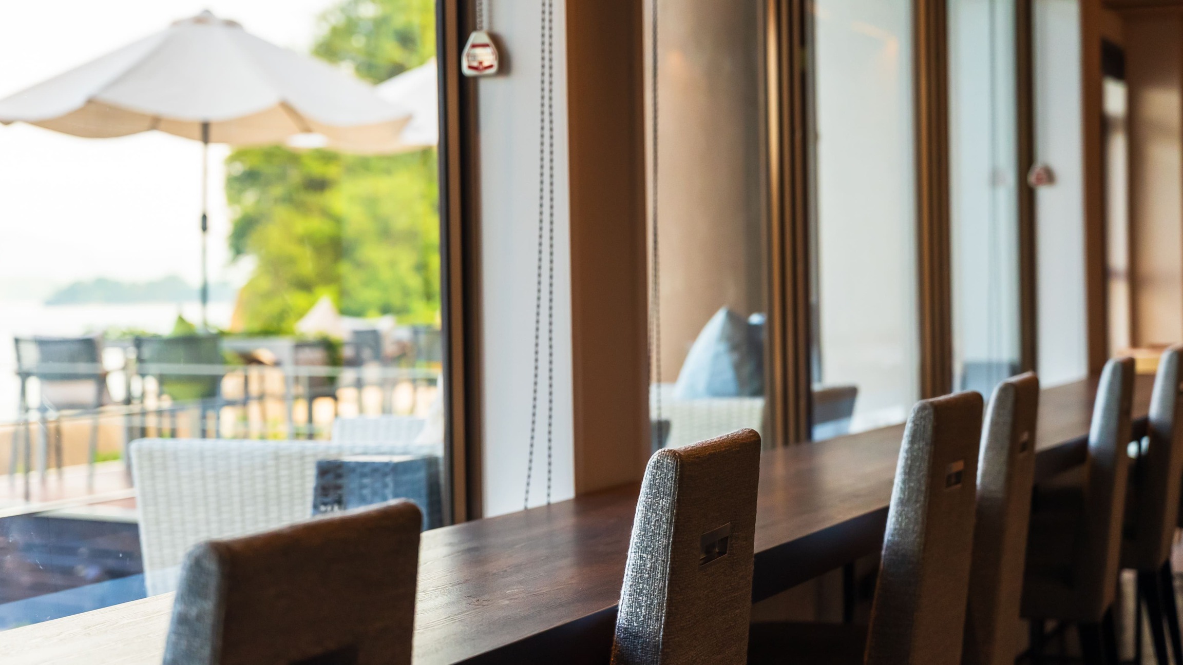 バータイム 21：00〜23：00(L.O22：30）