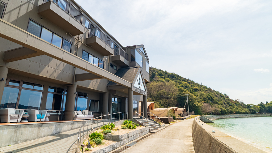 今治港からは送迎車で。オプションでプレジャーボートの送迎もございます。