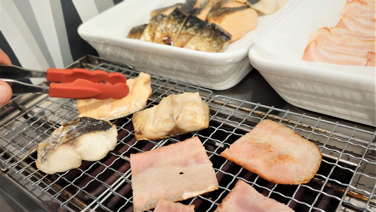 GR.２Fレストラン朝食ビュッフェ（魚・ベーコン）