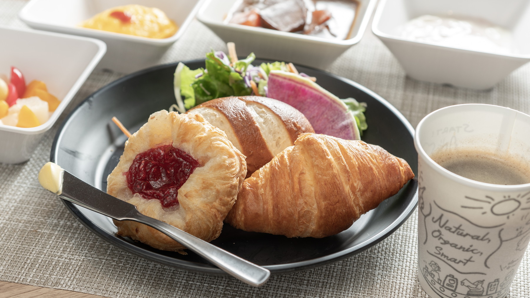 香り高いパンで至福の朝食を♪