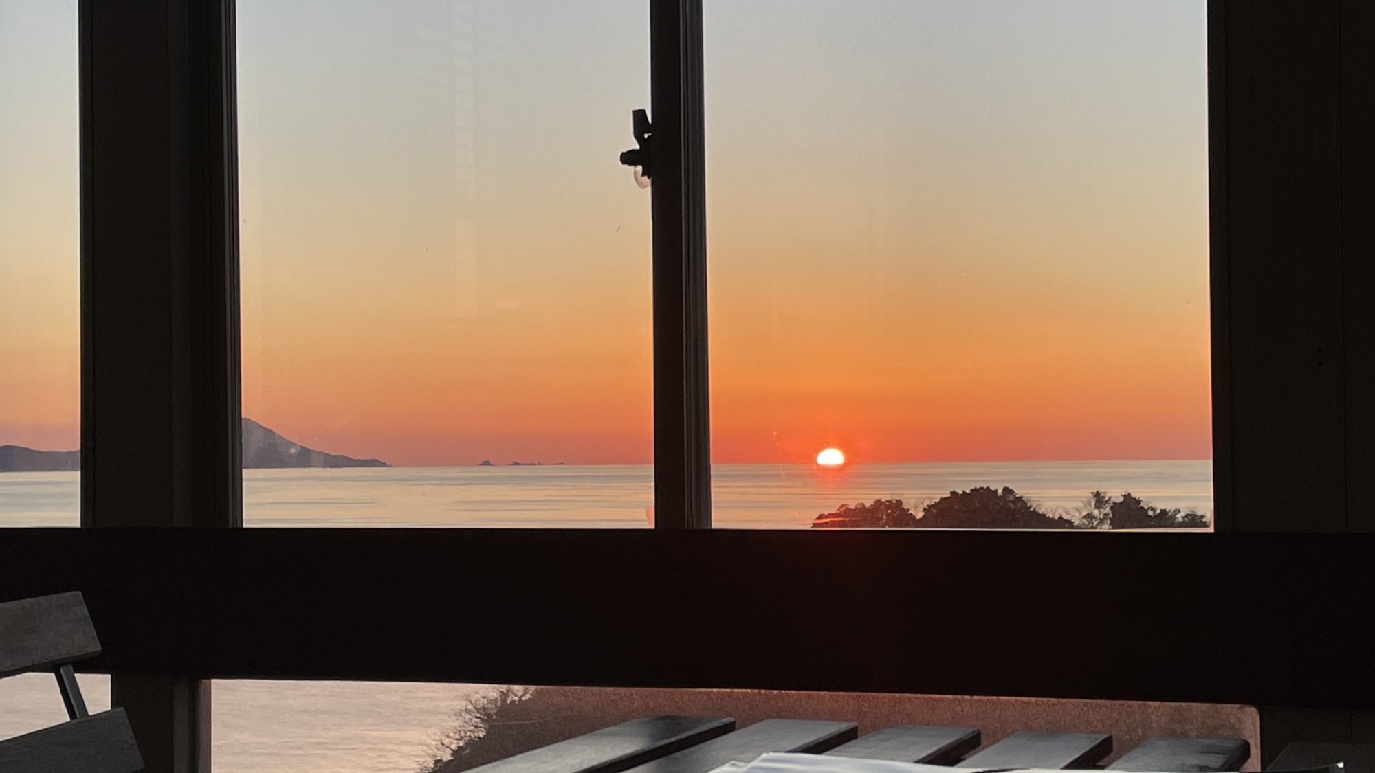 ・2階からは美しい日本海が見渡せます。高台にあるので見晴らしが良く、開放感があります
