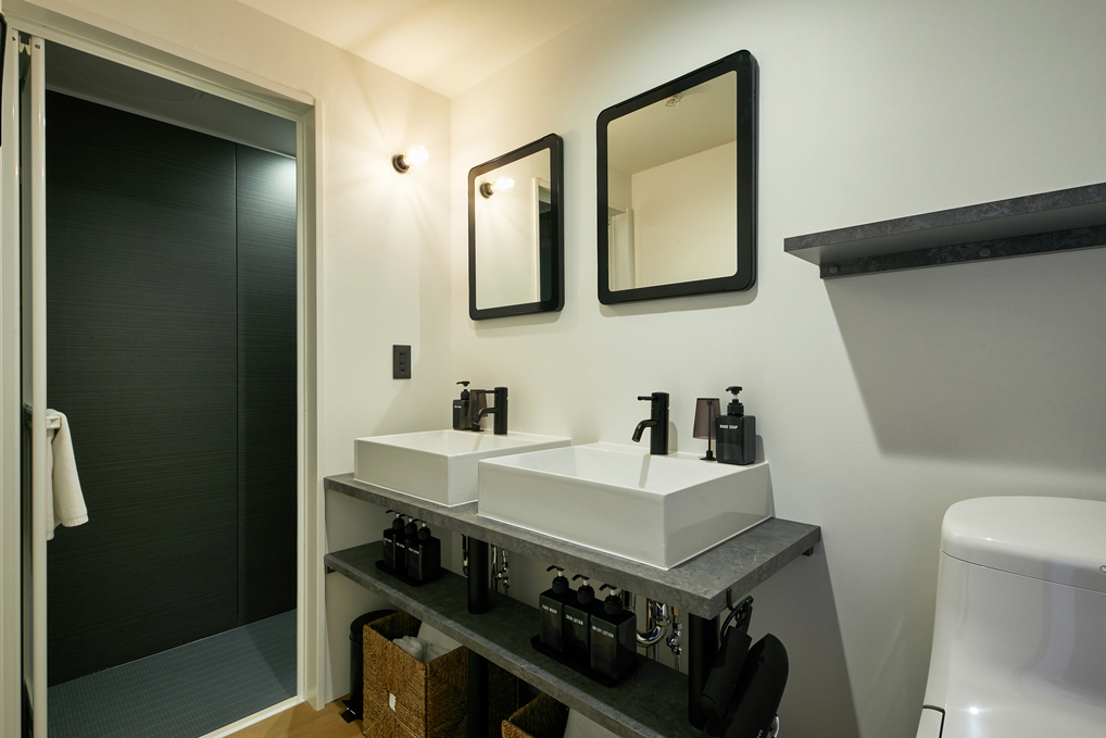 302--DX studioRiverView-bathroom
