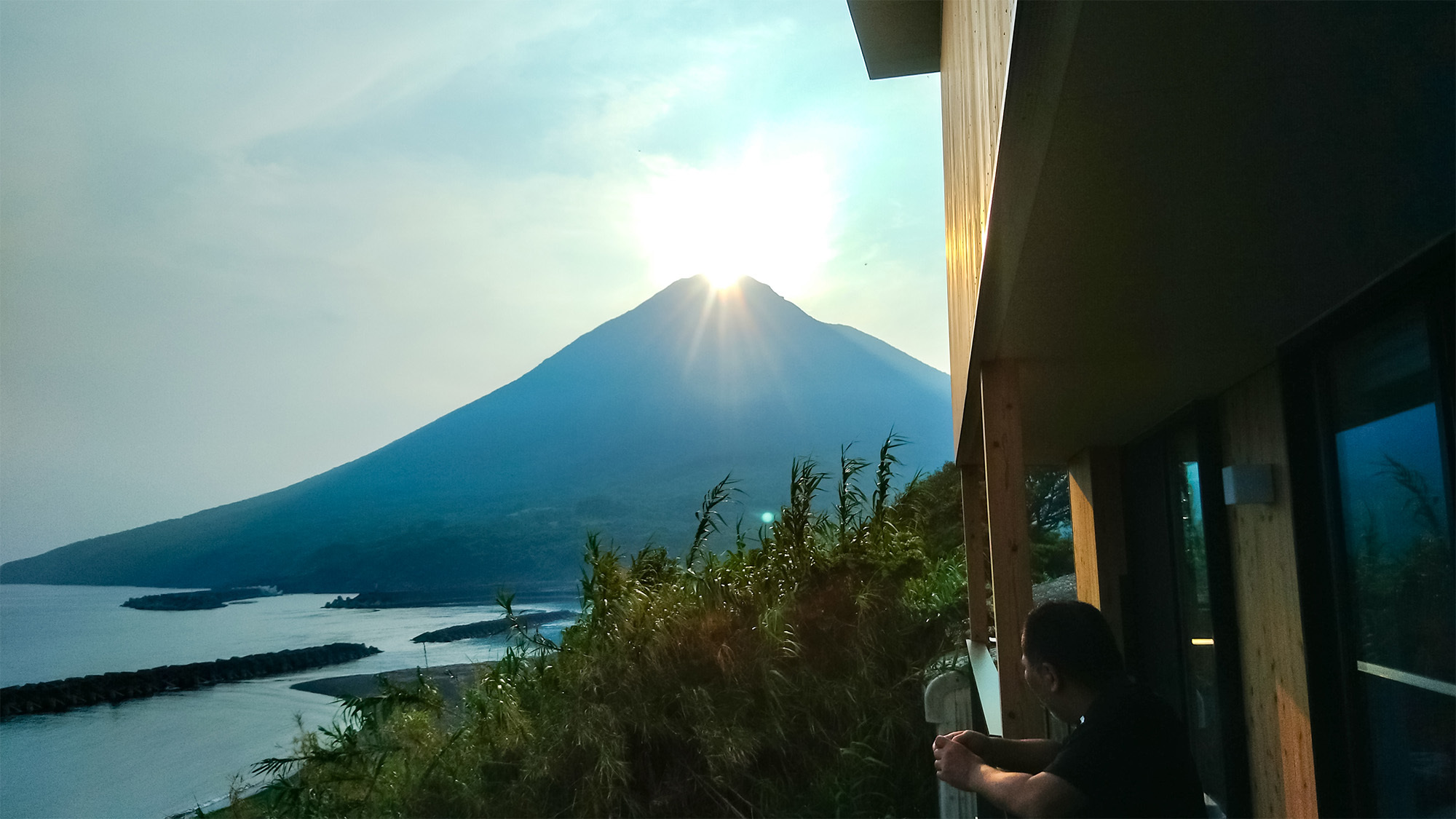 ・【景色】ベランダからは山と海と太陽、自然の恵みを一度に体感できます