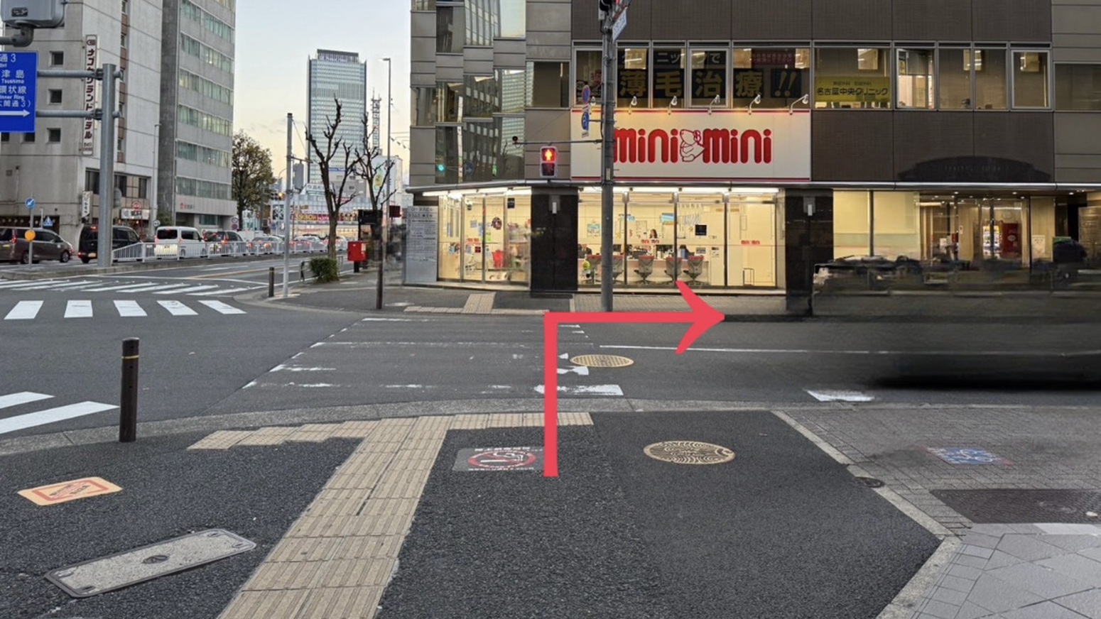 ⑤不動産のミニミニがある交差点を渡った後右折してください。