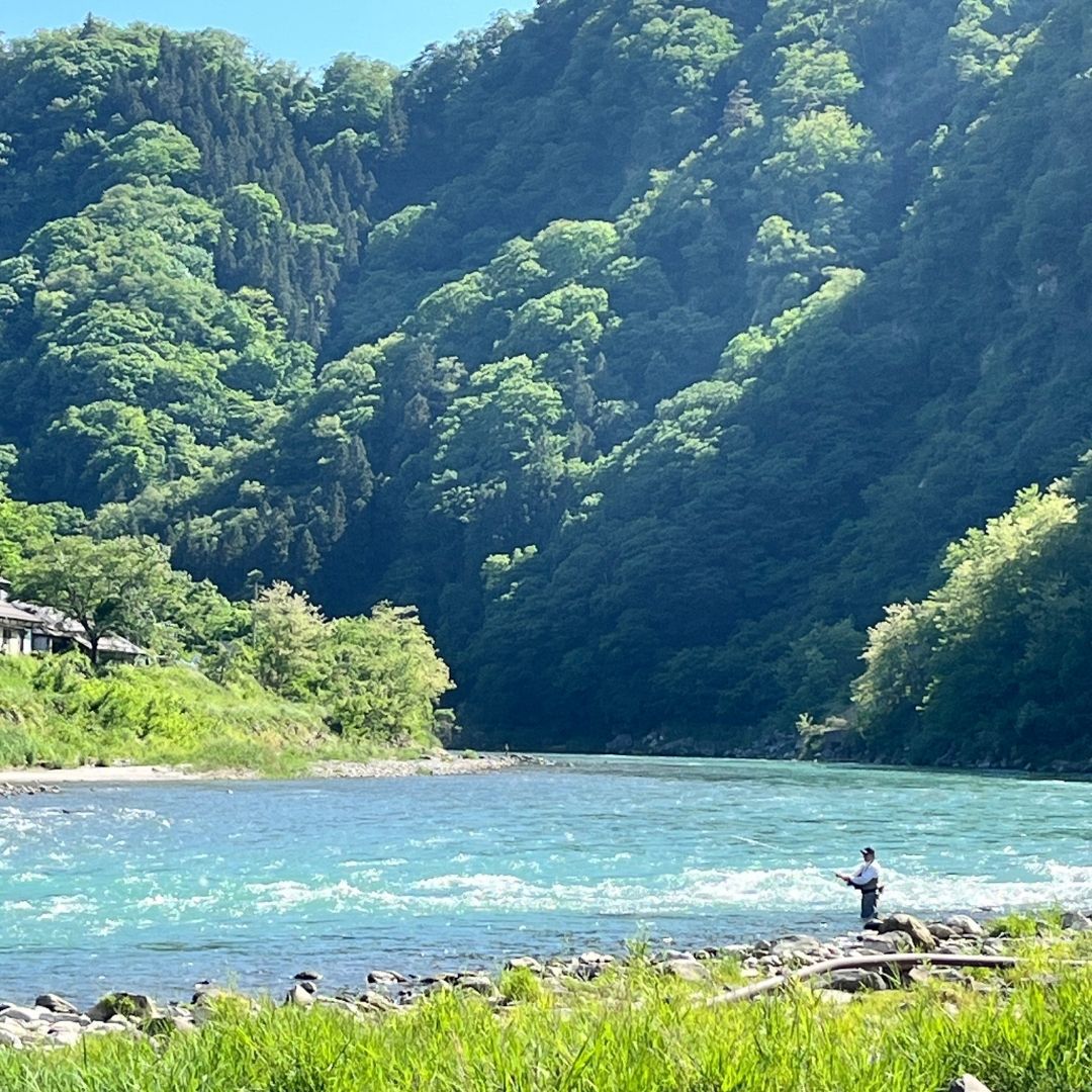 犀川と釣り人