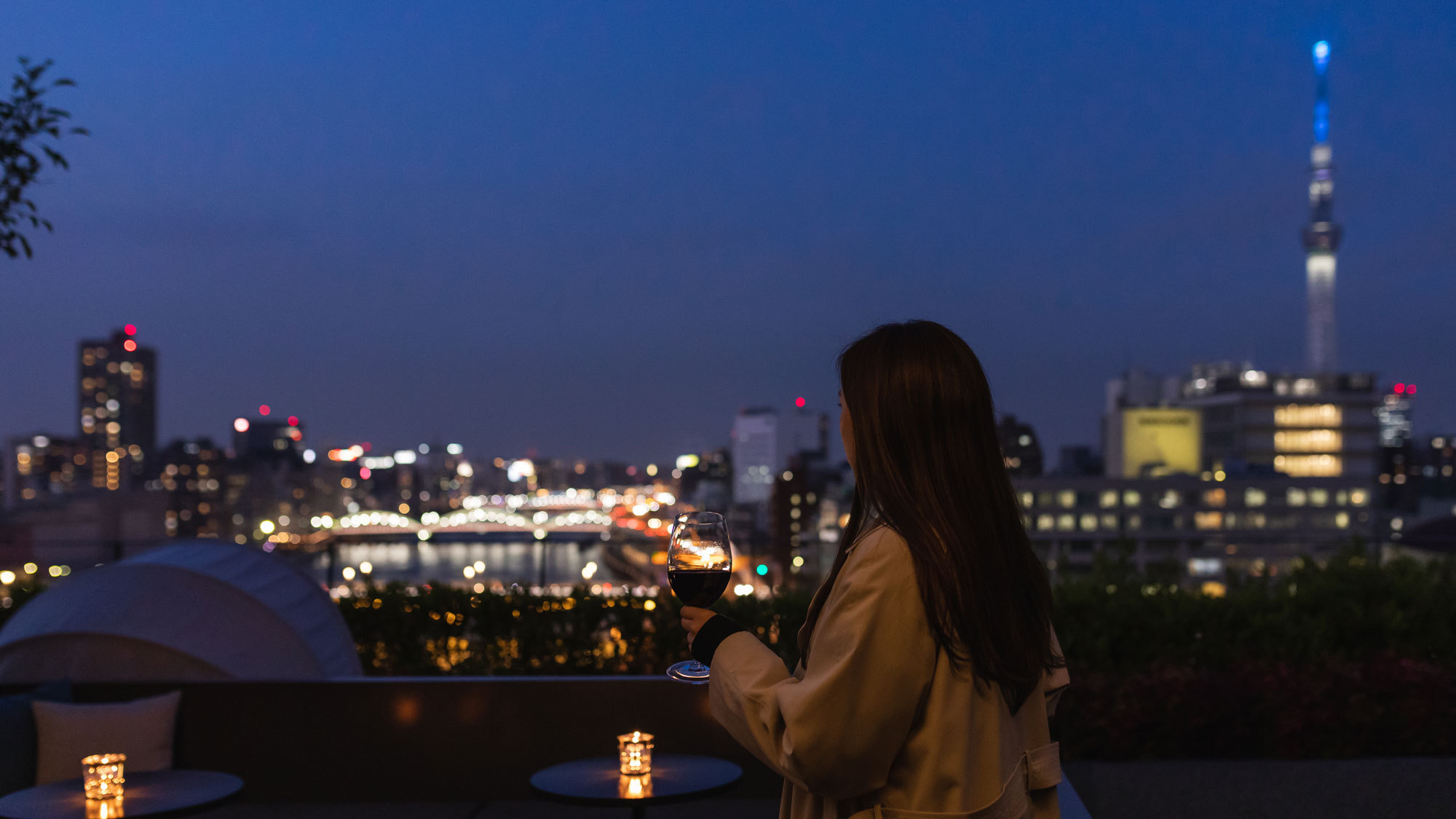 テラス&ラウンジ（9F）今日の出来事に思いを馳せながら、贅沢な1日を締めくくりを。