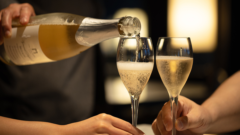 リバーサイドの落ち着いた雰囲気で、素敵なひとときを。