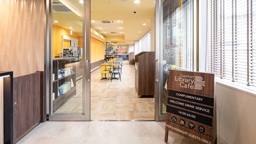 【ライブラリーカフェ】営業時間：10時〜24時無料でご利用いただけます。