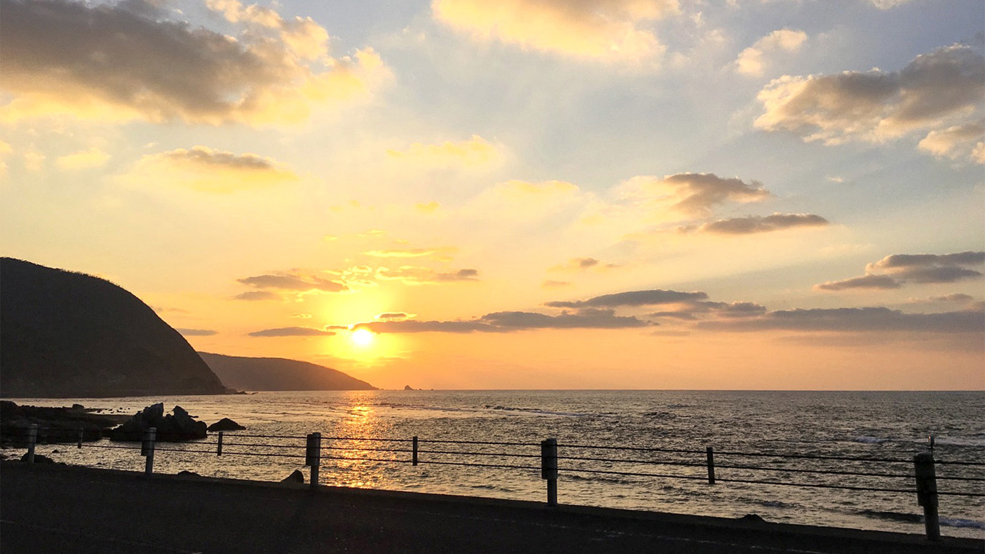 ・県道81号線の夕日はの美しさは圧巻です