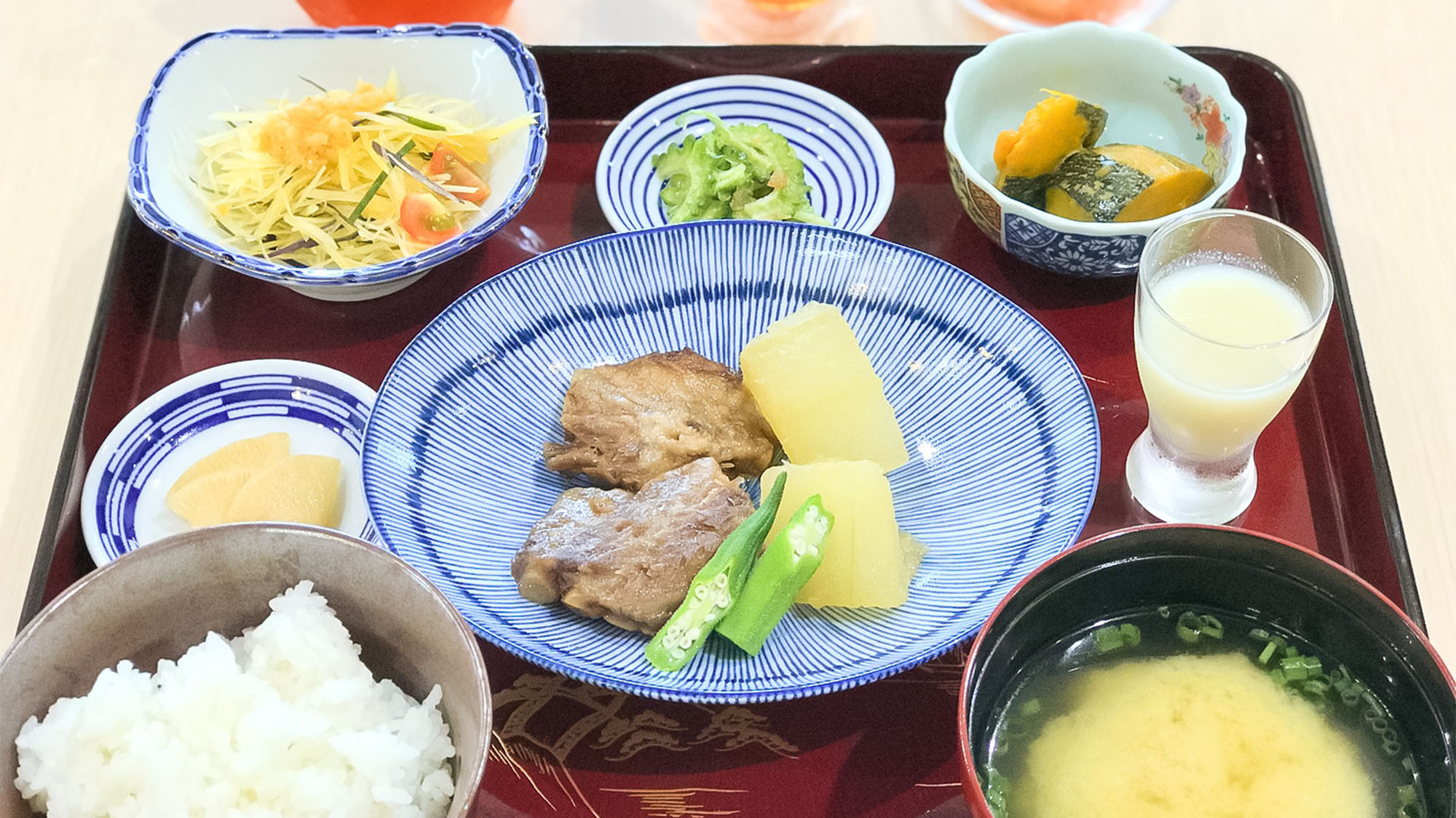 ・【あらば食堂】看板メニューの「おっかんの週替わり定食」