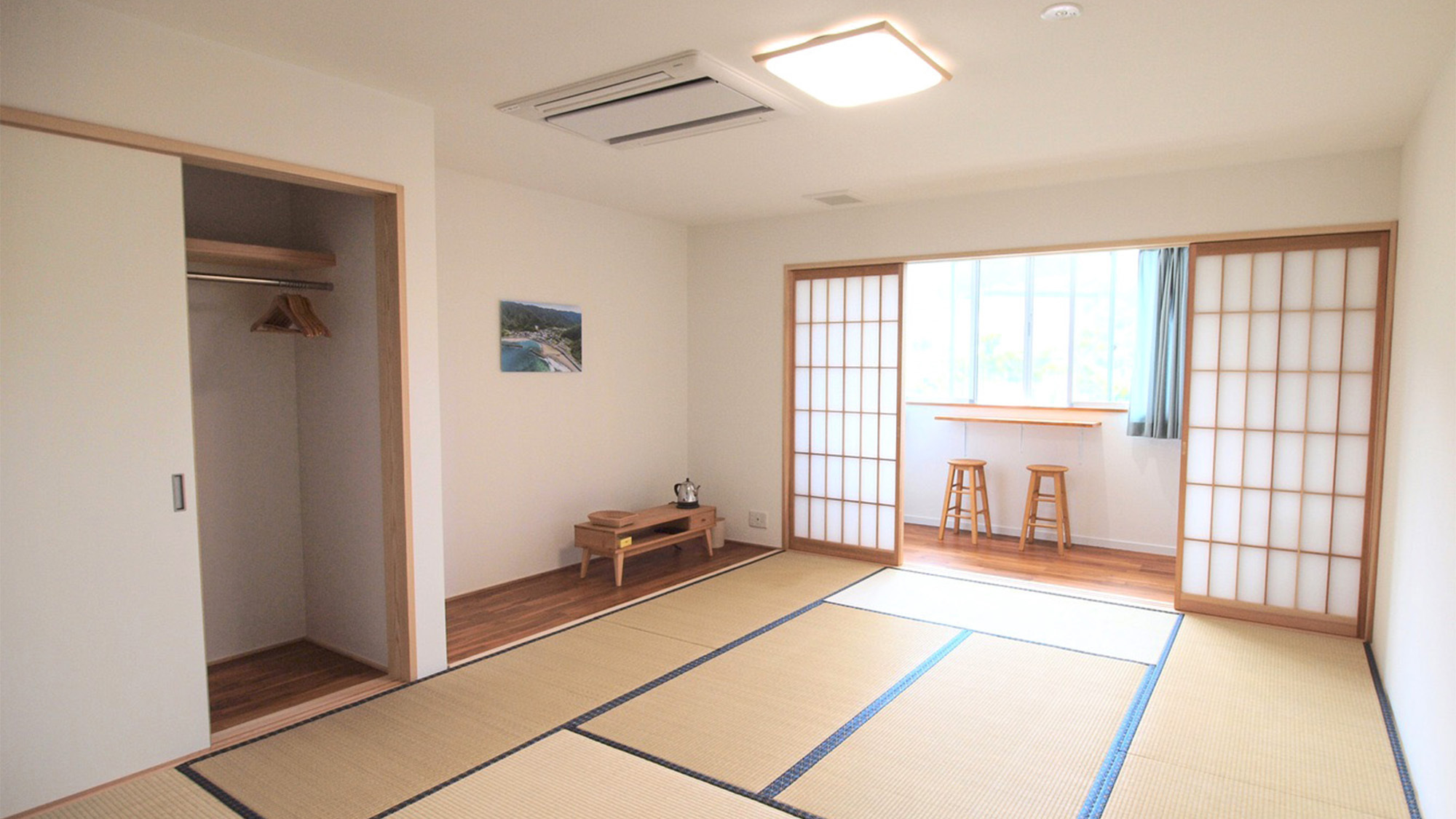 ・【本館／鏡崎〜kaganbana〜】10畳の広々とした間取りは、最大6名様のご宿泊が可能です