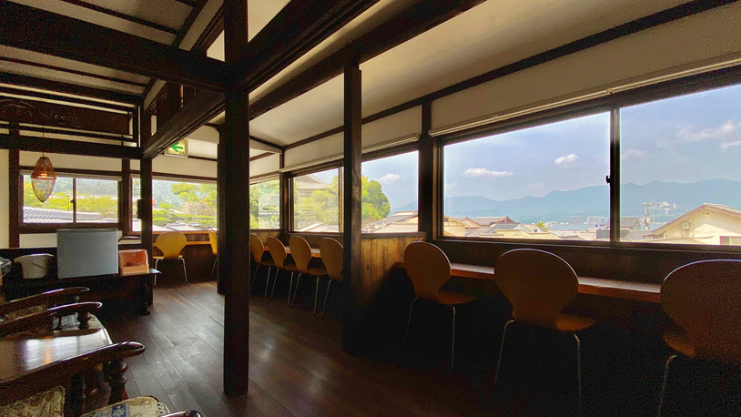 【3階テラス】宮島の景色を眺めることができるテラス。当館自慢の景色です。