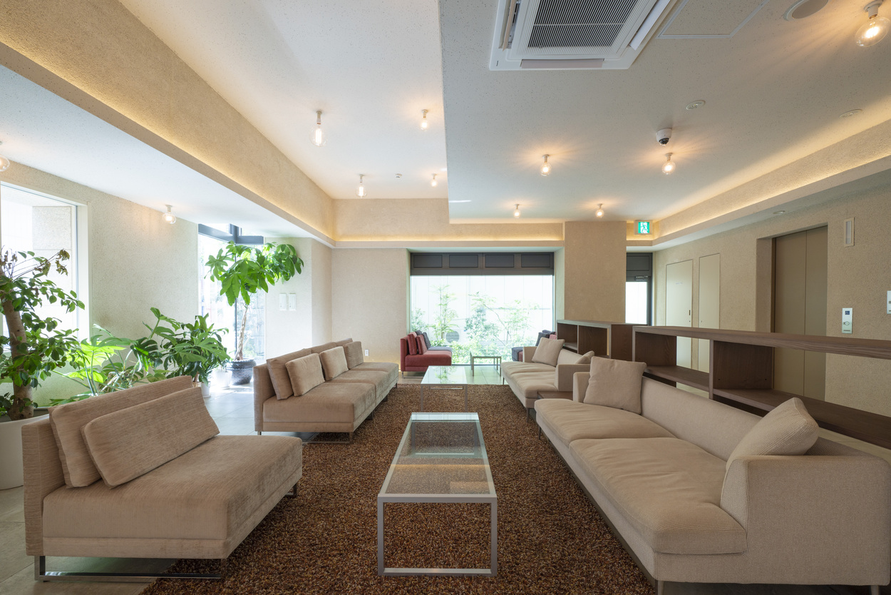 お待ち合わせにも最適な広々ロビーの待合スペース