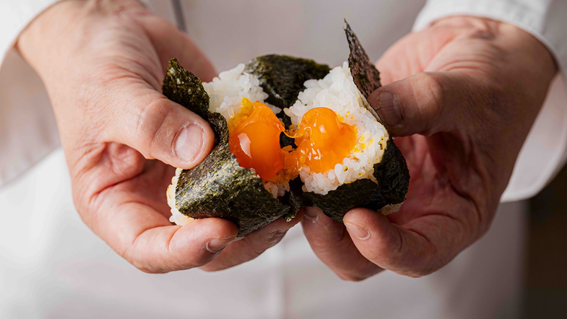 とろっとろの食感が魅力「卵黄醤油漬け」