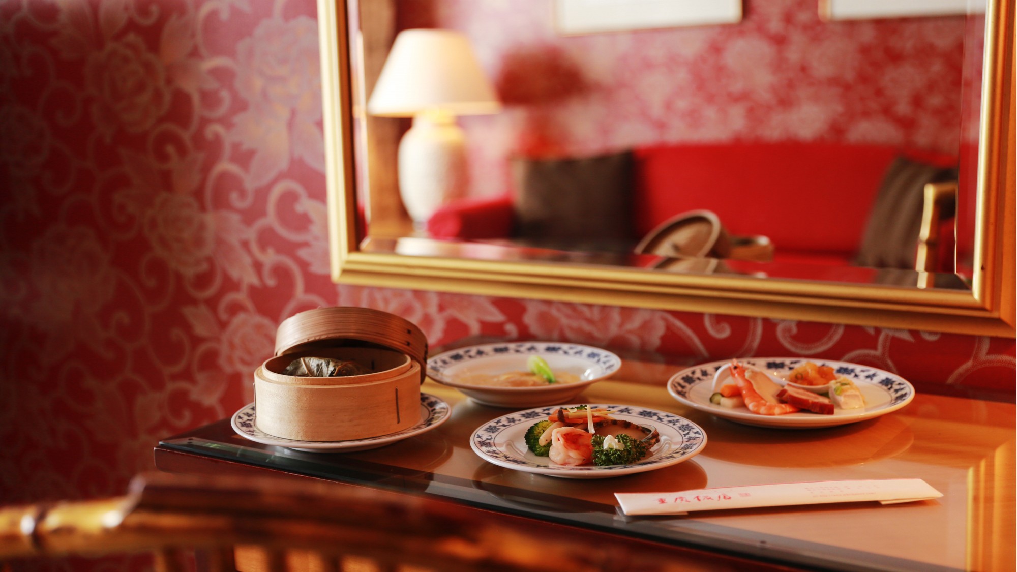 【インル−ムダイニング】重慶飯店・最上級のディナー“インペリアル”コースをお部屋へお届け