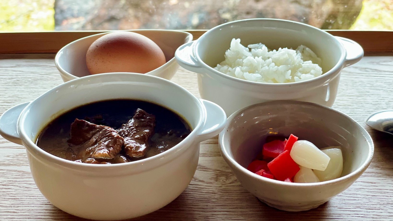【ご朝食】皆さまからご好評を頂いている“;前沢牛カレー”;。ゴロゴロとしたお肉は食べ応え抜群です♪