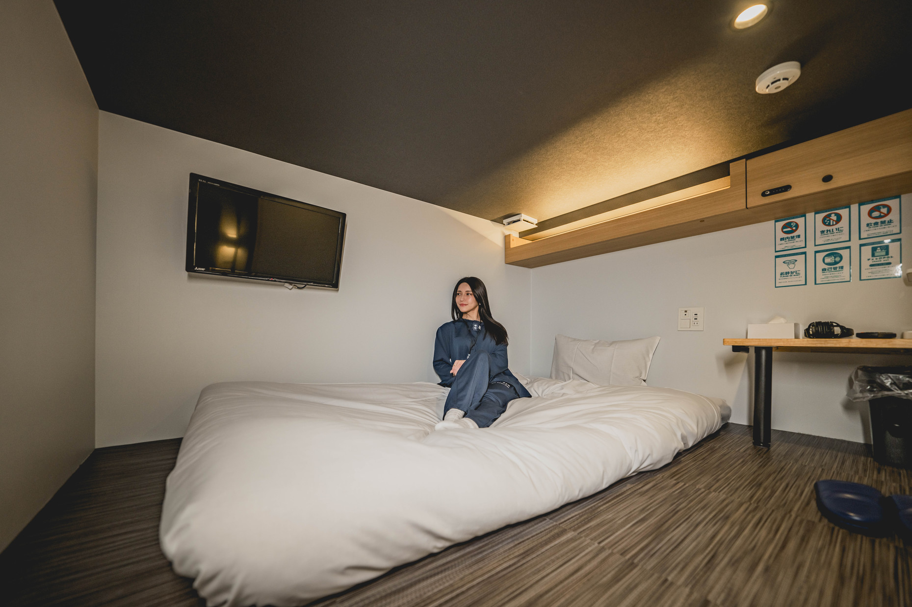 カプセル型セミダブルルーム