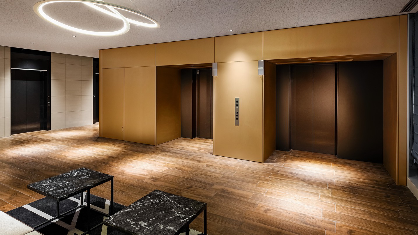 ビルエレベーターと客室階エレベーターを別に
