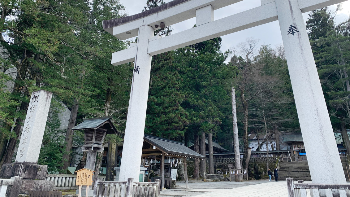 諏訪大社本宮