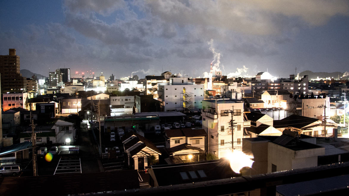 中層階ルームからの夜景(新居浜市街を望む）