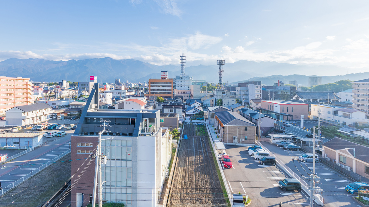 中層階ルームからの眺望(四国山脈を望む）