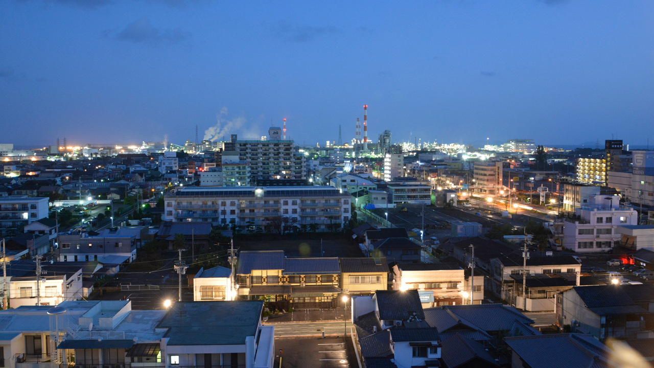 上層階ルームからの夜景(新居浜市街を望む）