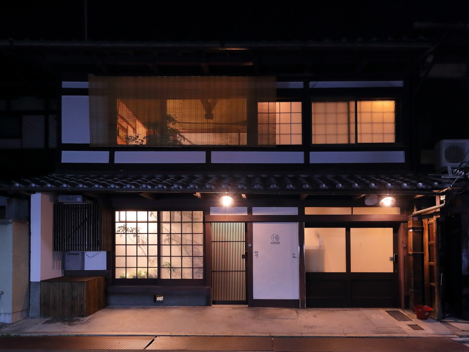 外観・夜