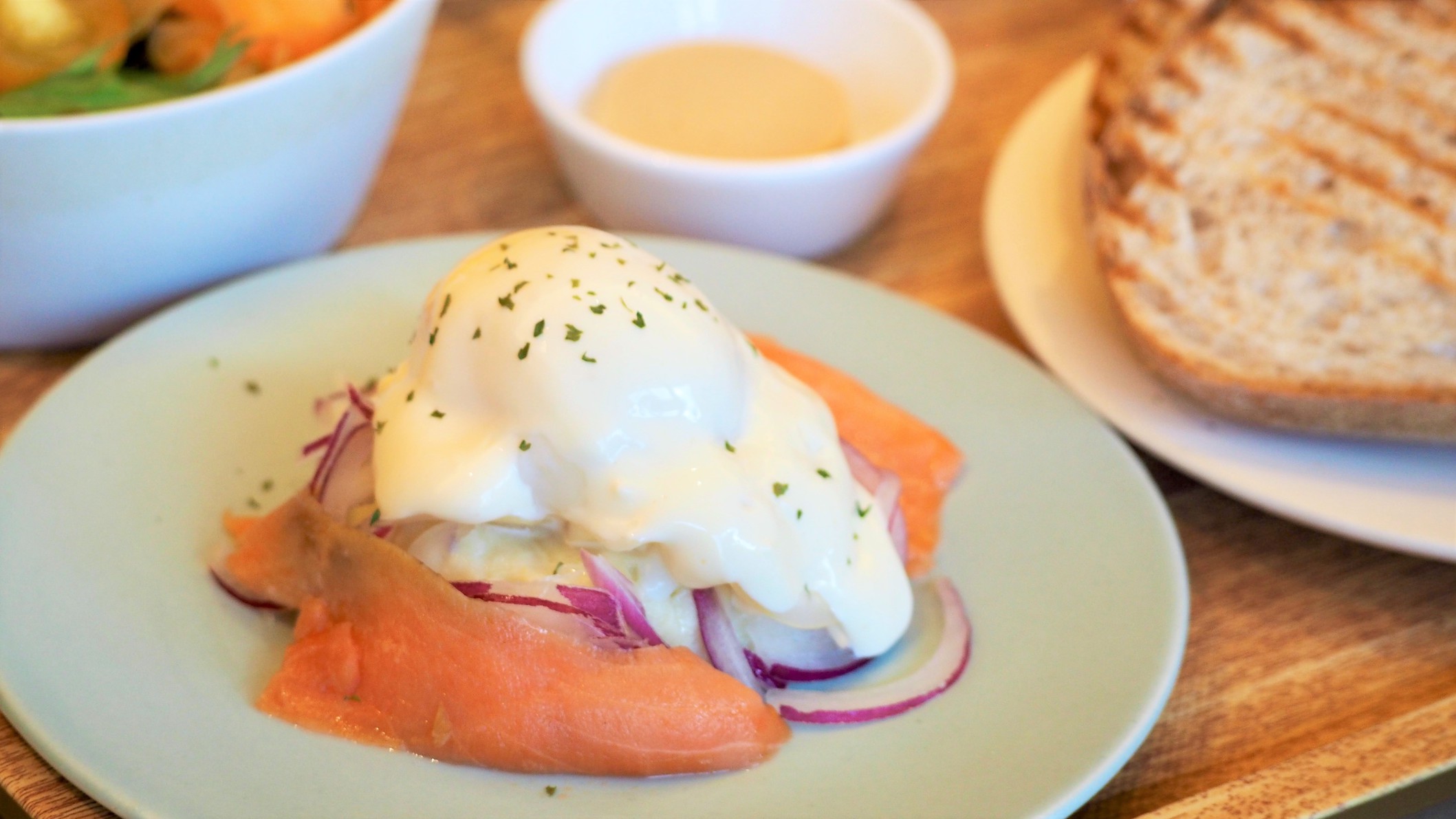 【朝食】サーモンとポテトのエッグベネディクト風セット※イメージ