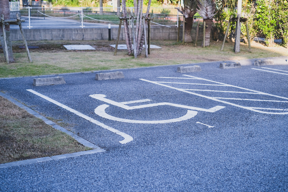 【身体障害者用駐車場】