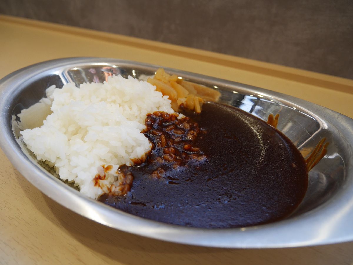 神田カレーグランプリ２度優勝、野菜の旨みがたっぷり溶け込んが食べ放題。18時〜21時終了500円税別