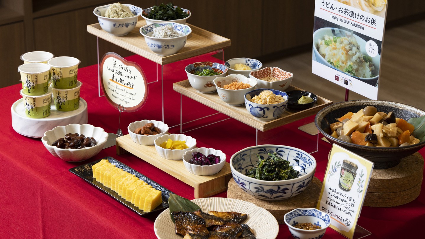 【朝食】和総菜コーナーと選べるトッピング