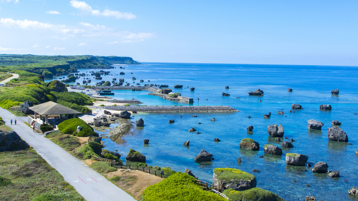 平安名埼灯台壮大な海景色を堪能できます♪