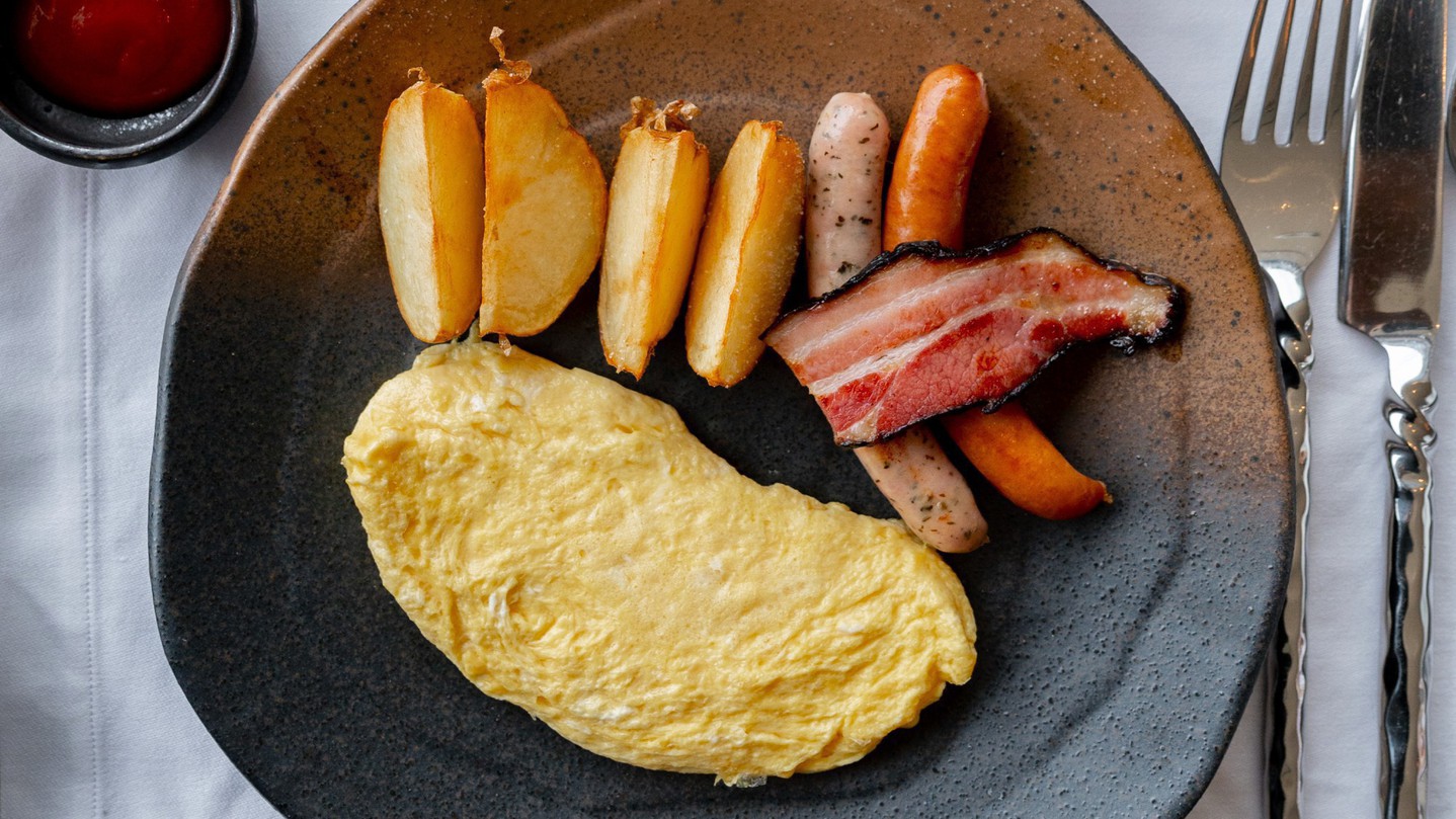 ご朝食｜洋食のご朝食は、オムレツやグラタンなどシェフこだわりの1皿をご用意（写真は洋食の一例）。