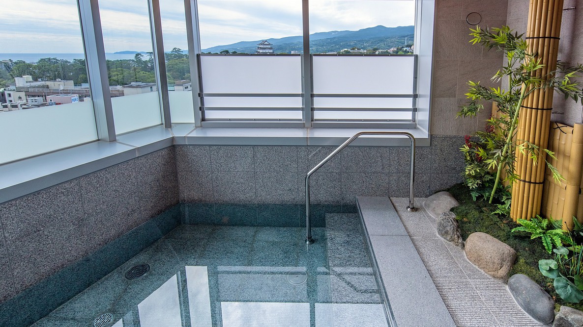 箱根湯本温泉を開放的な露天風呂で（男性大浴場）