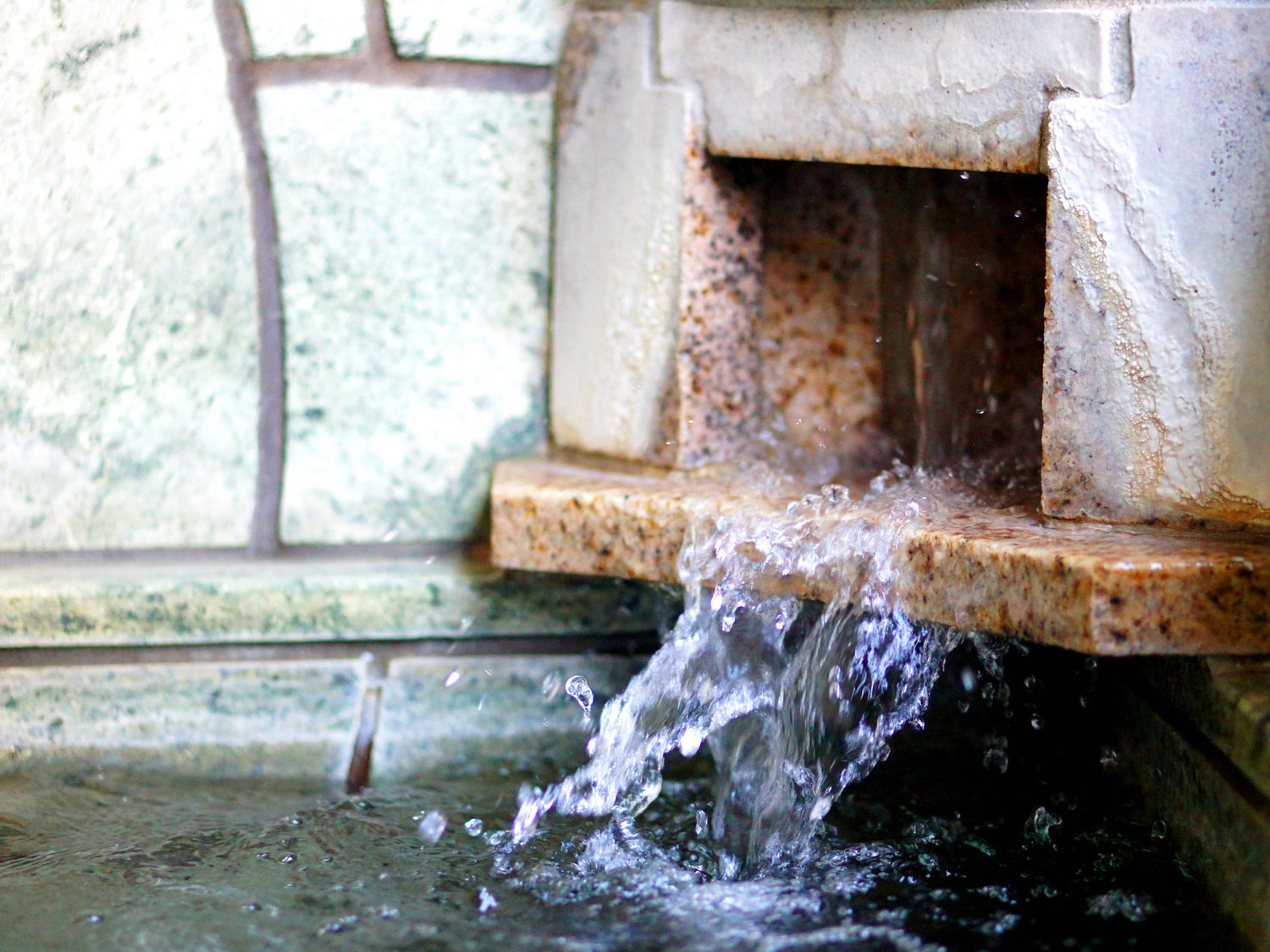【内湯】源泉かけ流し天然温泉100％