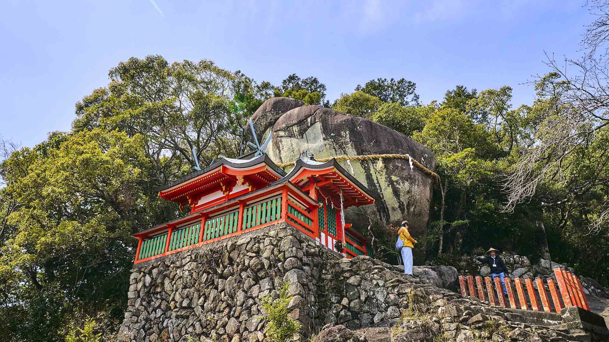 ・【周辺】＜神倉神社＞御神体のゴトビキ岩