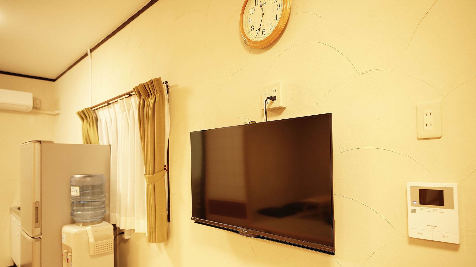 ・101号室：テレビはお部屋の中心に設置しています