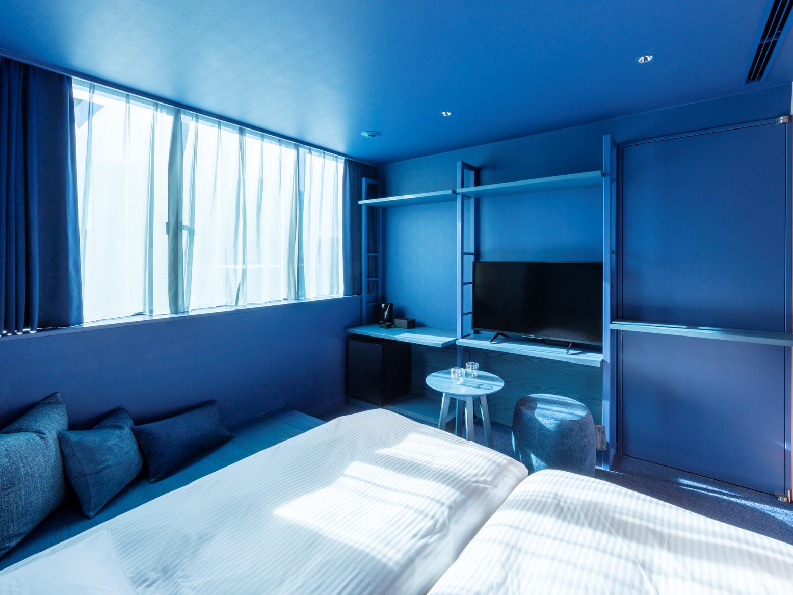 Standard Room A（ダークブルー）