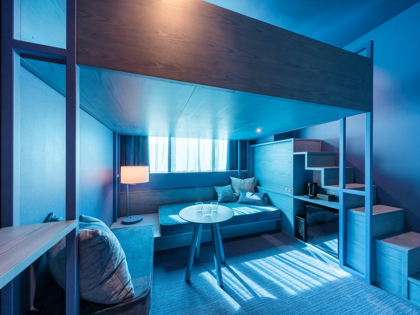 Loft Room A（ダークブルー）