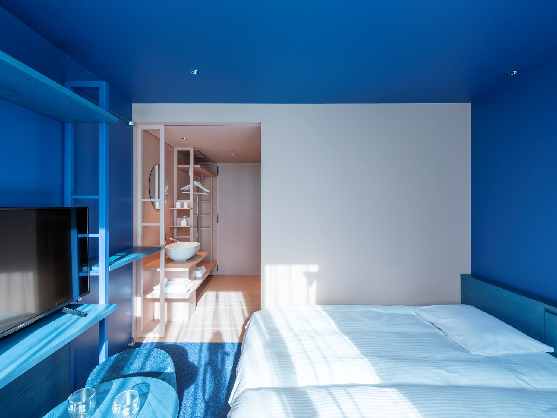 Standard Room A（ダークブルー）