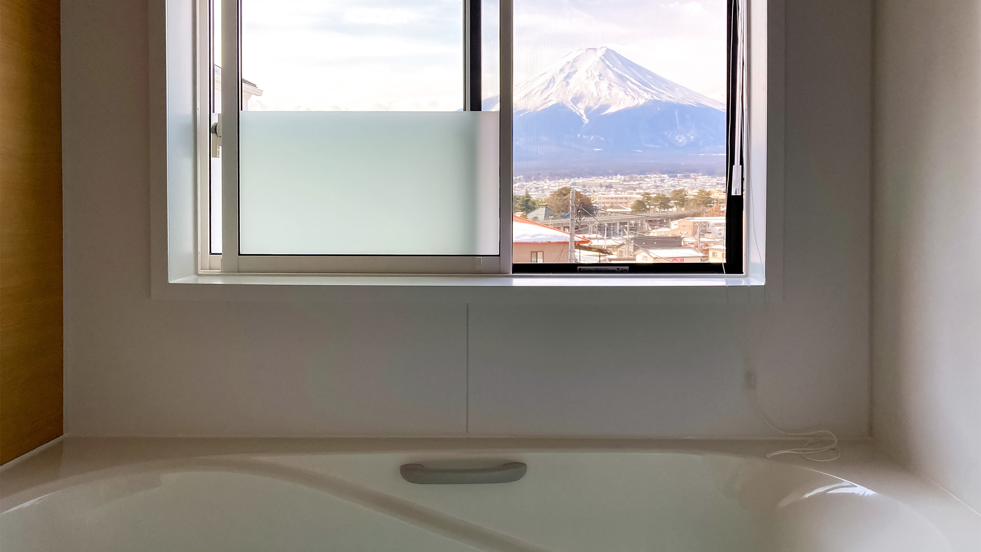 ・ゆったりとお湯につかりながら富士山を眺める贅沢な時間