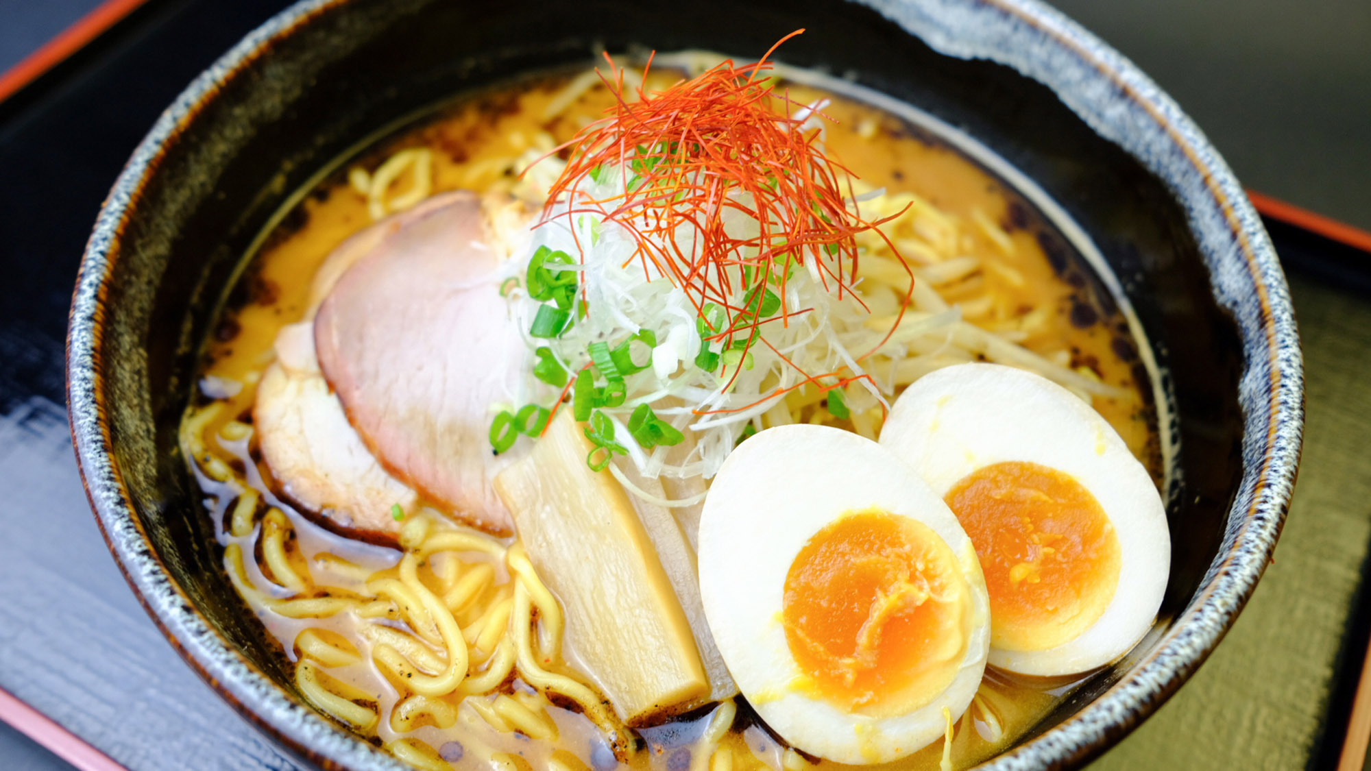 ・【旨辛味噌ラーメン】ピリッとした味噌風味のスープがクセになります