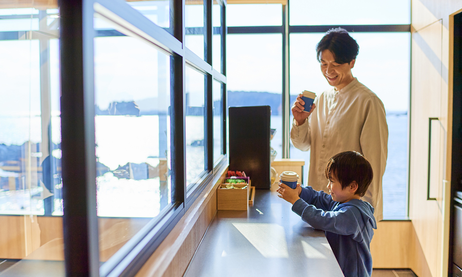 共用スペース：自由にお召し上がりいただけるフリーカフェ、電子レンジ、製氷機を備えております。