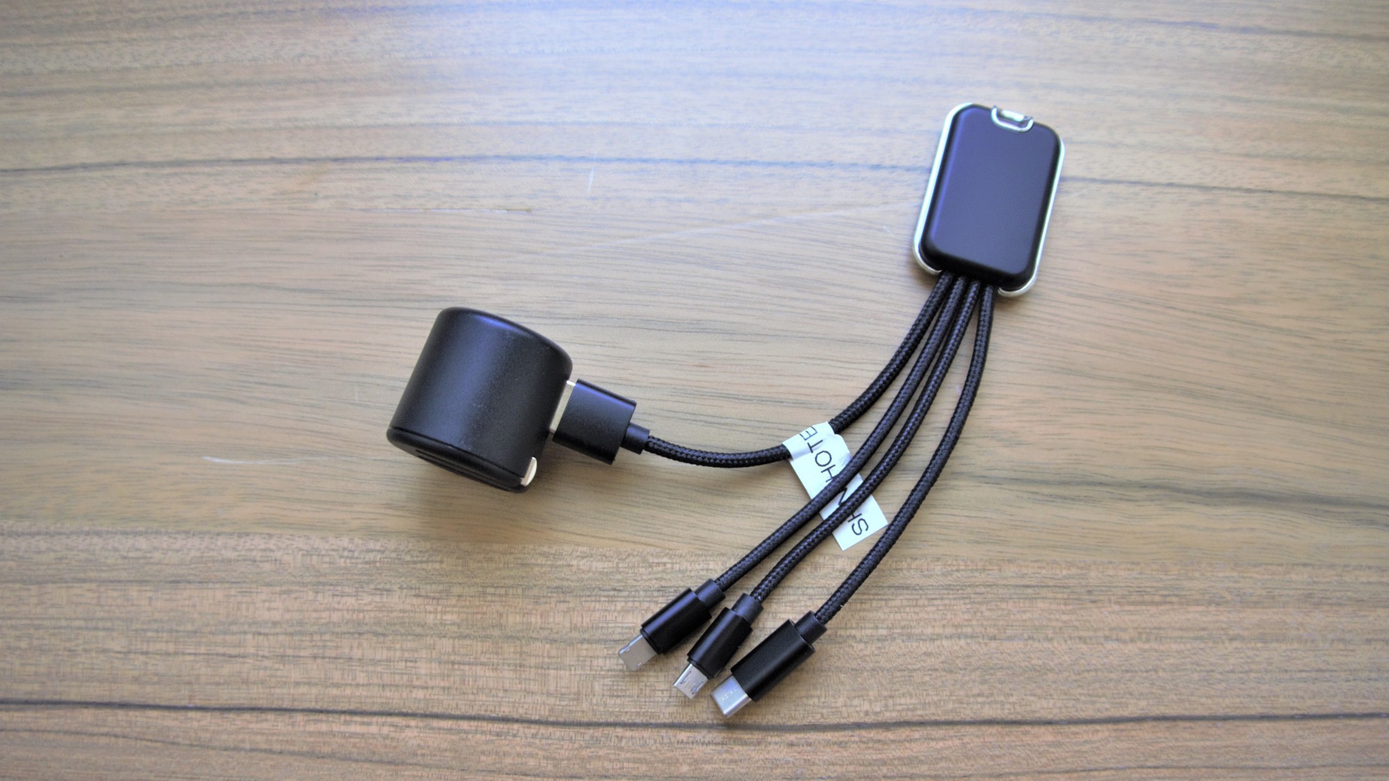 【客室備品】マルチ充電器