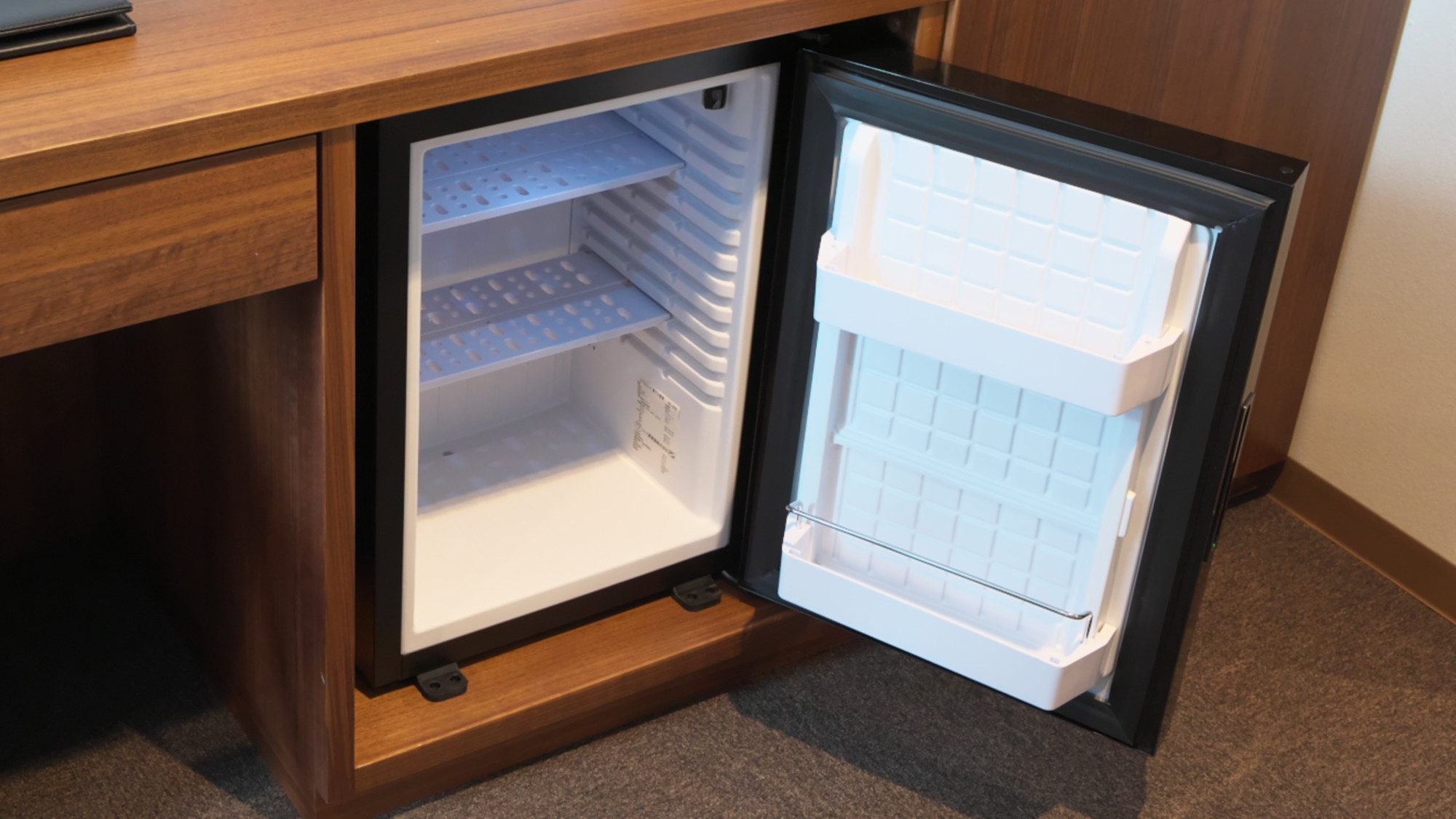 【客室備品】冷蔵庫（空）