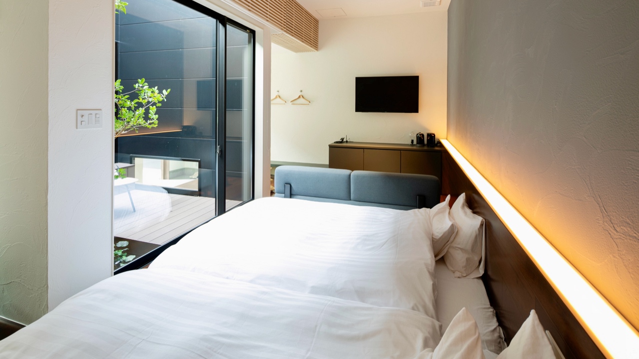 葉籠-客室- ツインルーム／半露天風呂付きのお部屋は、快適さと心地よさを併せ持つ。