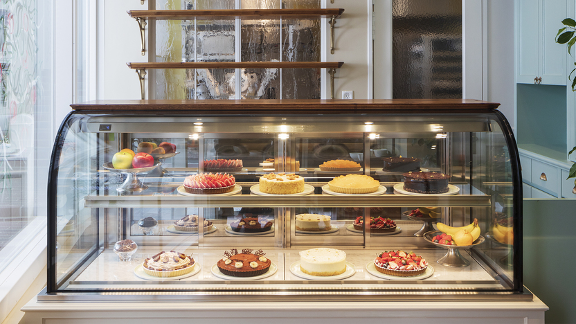 【the PATISSERIE】旬のフルーツと厳選素材を使用した、華やかなケーキ達。