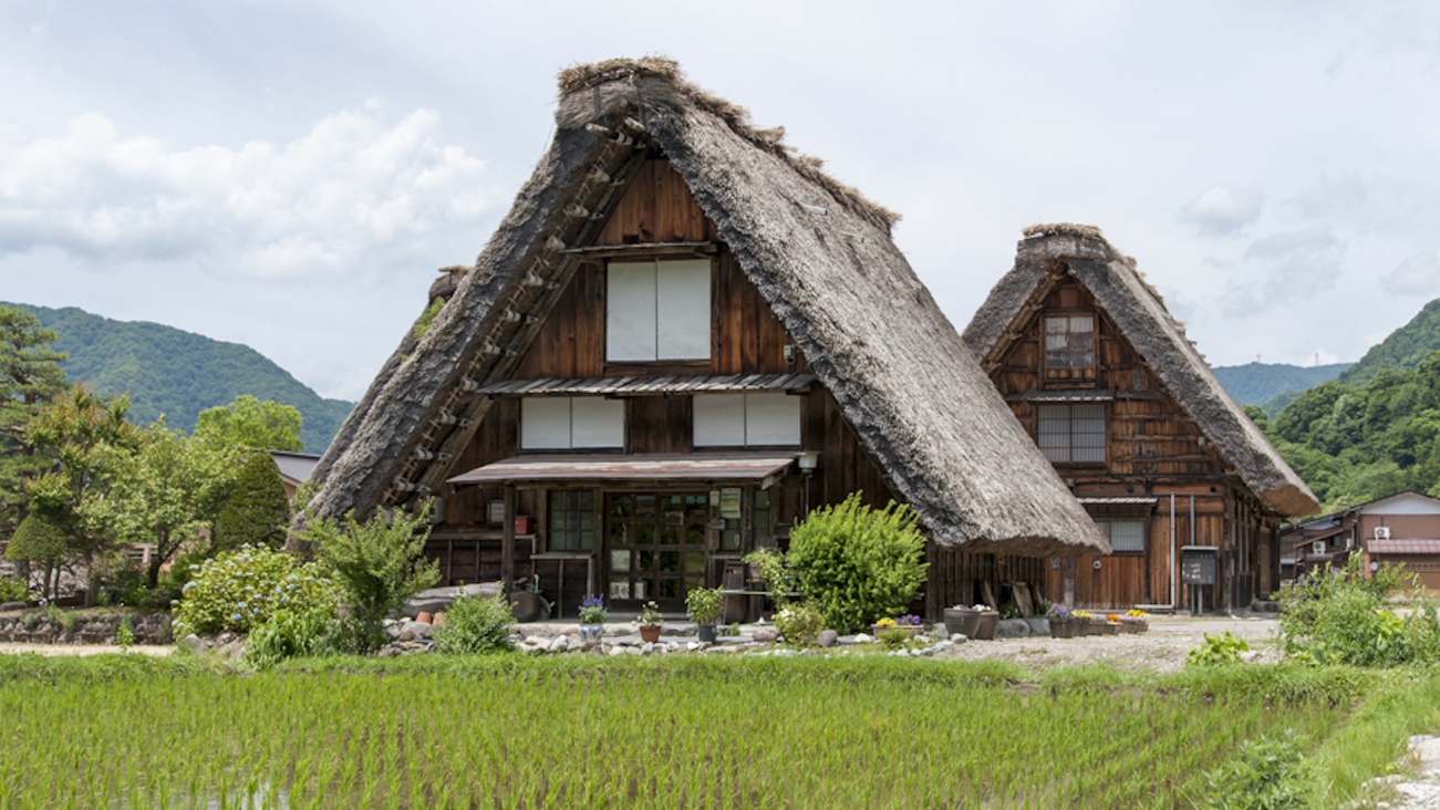 【白川郷集落】世界遺産でもある合掌造り集落。懐かしい日本の原風景が広がる（当館から車で1時間40分）