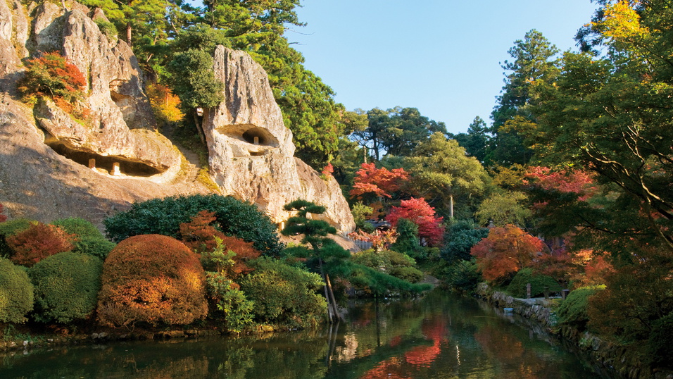 【那谷寺】北陸で屈指の紅葉の名所です。展望台からの眺めは絶景！